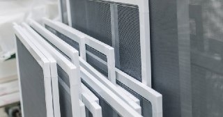 Москитные сетки на пластиковые окна Снежинск купить по цене от 937 руб.